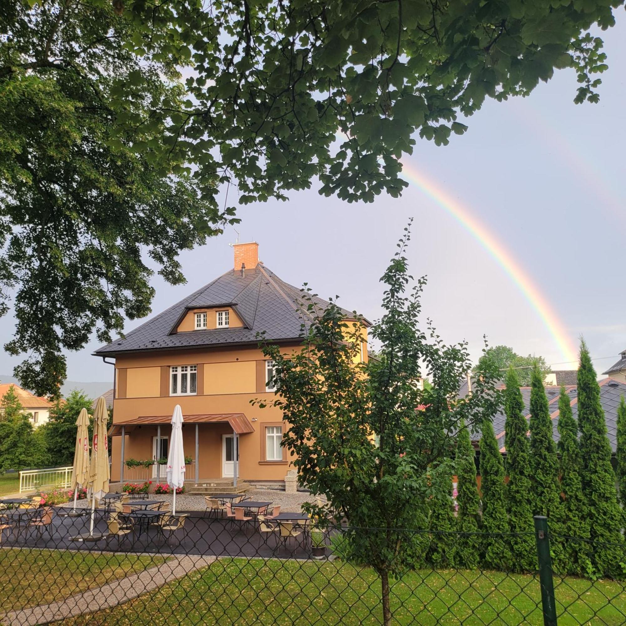 Kavárna a penzion REICHL Kraliky Exterior foto